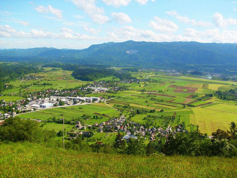 Selo pri Bledu — dolina in gore nad Bledom